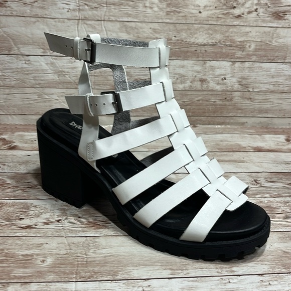 NWOB Dirty Laundry White Chunky Block Heel Roman Ankle Sandals Size 10 / 41 - Picture 1 of 7